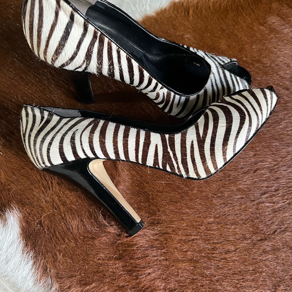 Nine West zebra heels size 7 1/2 - Picture 3 of 5